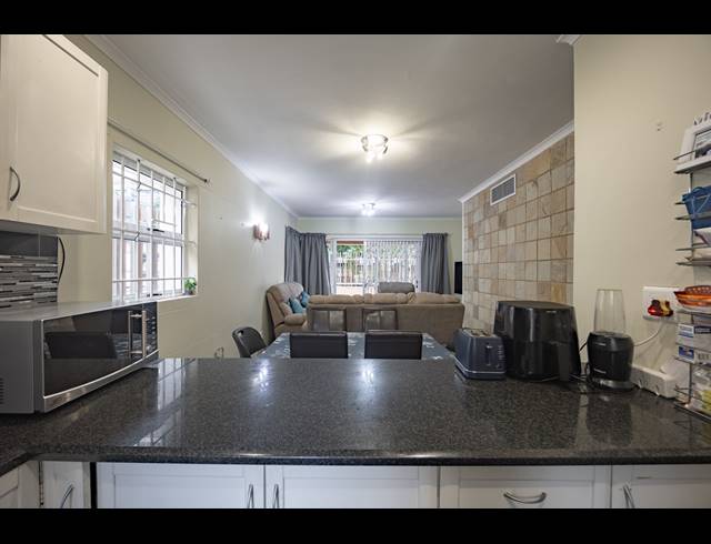 2 BEDROOM APARTMENT FOR SALE IN UMHLANGA CENTRAL